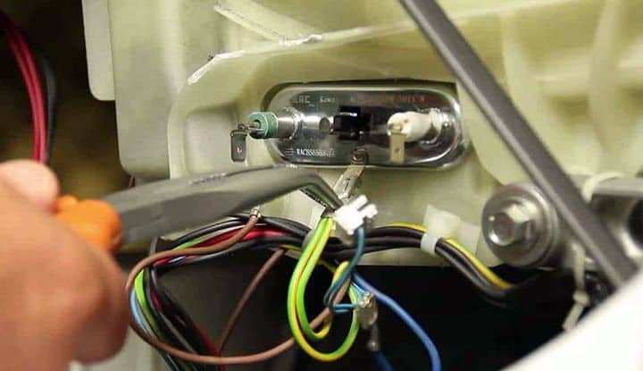 enlever-connecteur-resistance Enlever le connecteur de la sonde de la résistance