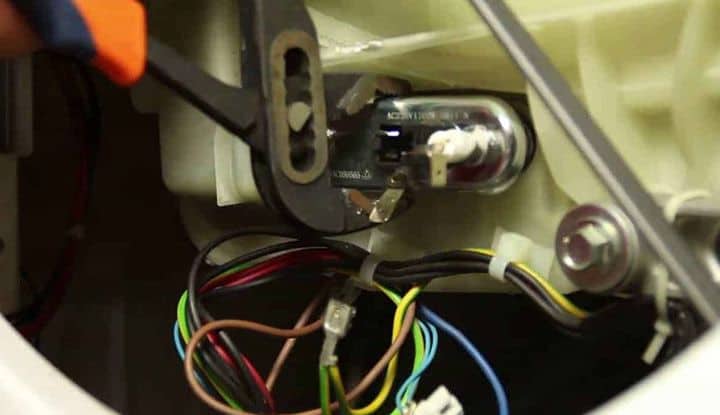 extraire-resistance-pince Extraire la résistance à l'aide d'une pince